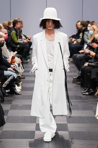 Look 9